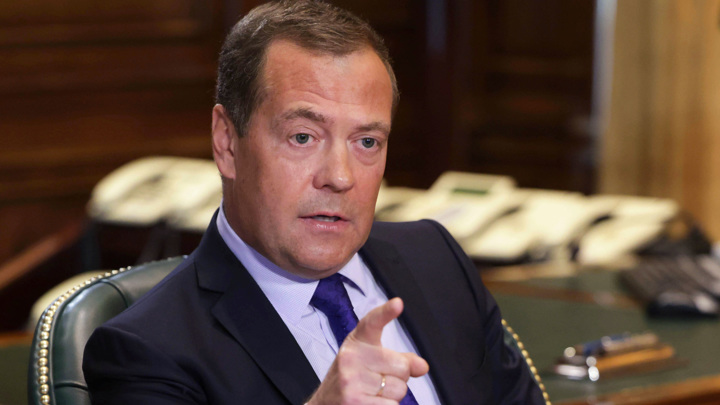 Медведев допустил применение всех видов оружия на Украине в случае атаки на Крым