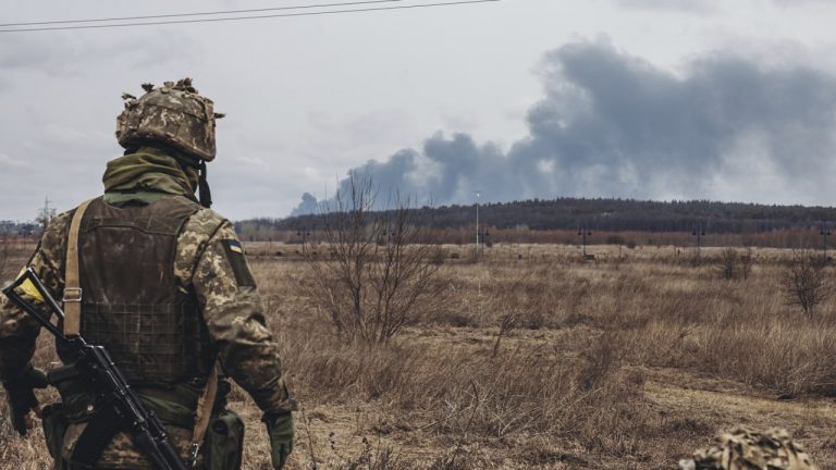 «Лапы кверху подняли»: украинские спецназовцы сдаются, осознав бесполезность сопротивления