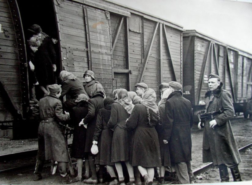 Принудительная эвакуация в Харьковской области и «плач» Вакарчука в пустом зале