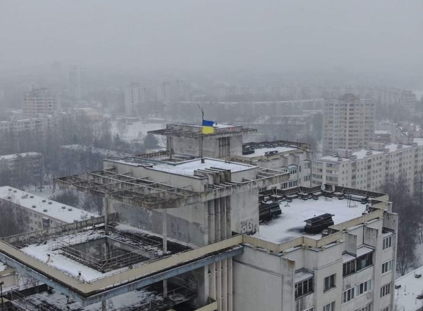 От них кровопролитиев ждали, а они флаг повесили