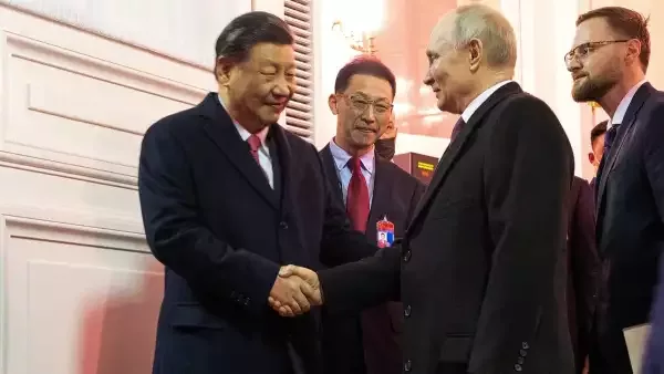 Россия спасает Китай от краха: Хазин объяснил, почему Си Цзиньпин приехал за помощью в Москву