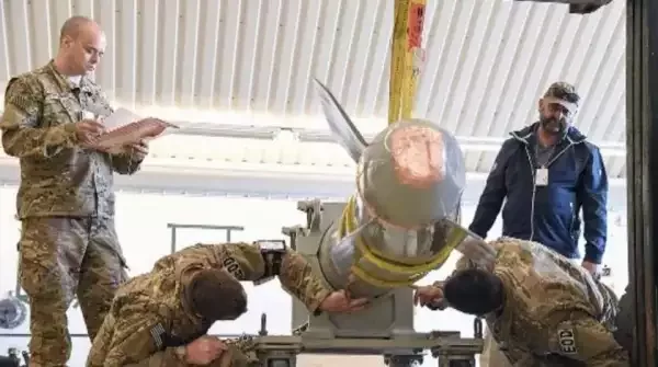 НАТО в панике: на Западе произошел опасный инцидент с ядерной бомбой