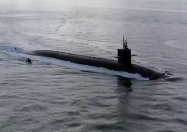 Иранская субмарина в Ормузском проливе заставила всплыть подводную лодку США
