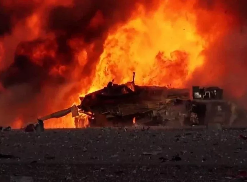 На месте танков - груда металлолома: Военкоры показали кадры мощного удара по колонне ВСУ
