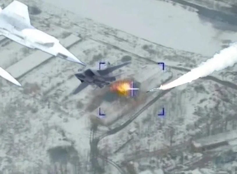 Как русский "Кинжал" вспорол защиту бункера НАТО: Детали катастрофы выдал Баранец