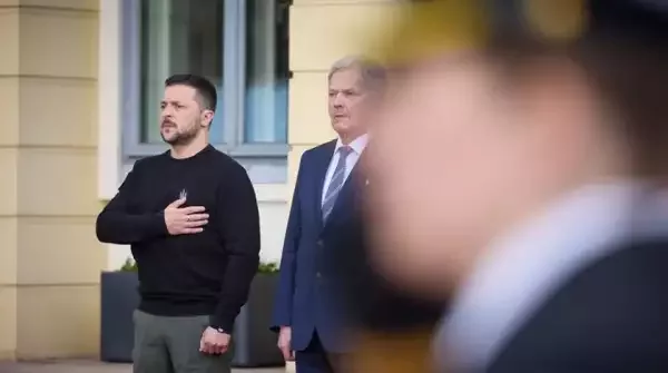 Зеленский встал на колени перед НАТО