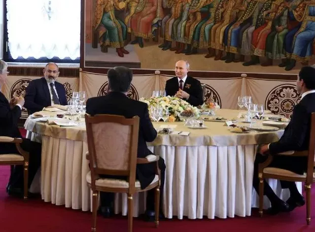 Обед глав СНГ в Кремле обернулся скандалом