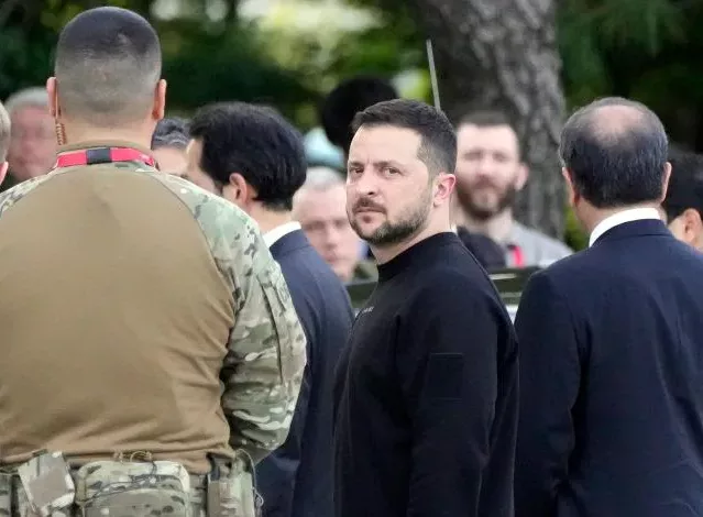 Расшифрован сигнал Зеленского во время визита на G7