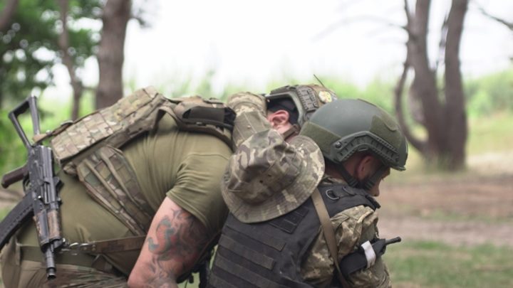 Сообщения о визитах украинских командиров на передовую "сливали" русским: СБУ в ярости