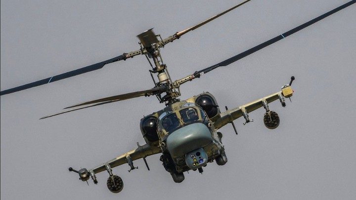 Русский вертолёт Ка-52 поставил рекорд в зоне СВО: Машина отразила 18 ракет врага