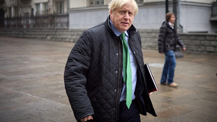 Убийца Украины: Зеленский послушался "маньяка", а теперь не может собрать тела своих солдат