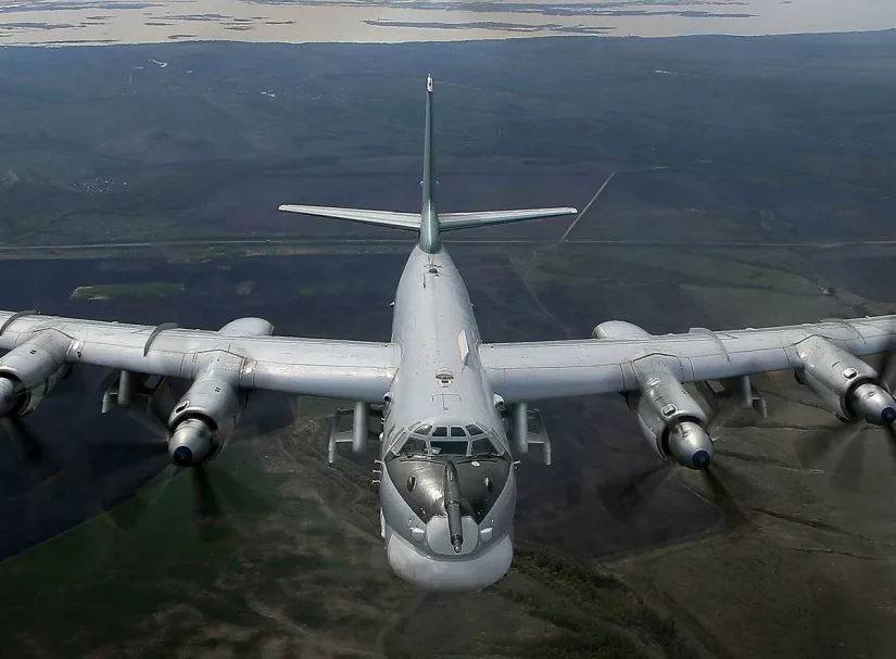 "Маленький-маленький сюрприз для НАТО": Бомбардировщик Ту-95 получил новые внешние пилоны