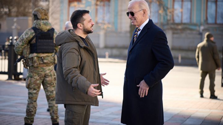 Байден взял Зеленского за горло. Кресло под "серым кардиналом" Киева зашаталось, близок переворот