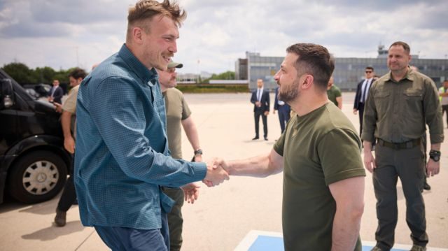 Главари "Азова"* вернулись убивать русских:. Плевок в Россию или позорный жест доброй воли?