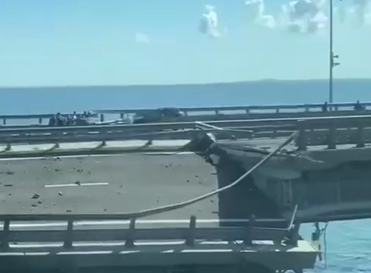 ЧП на Крымском мосту: двое погибших и заблокированное движение