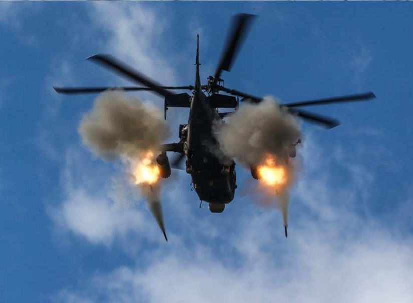 Наши ударные вертолёлты продолжают доминировать над бронетехникой ВСУ (ВИДЕО)