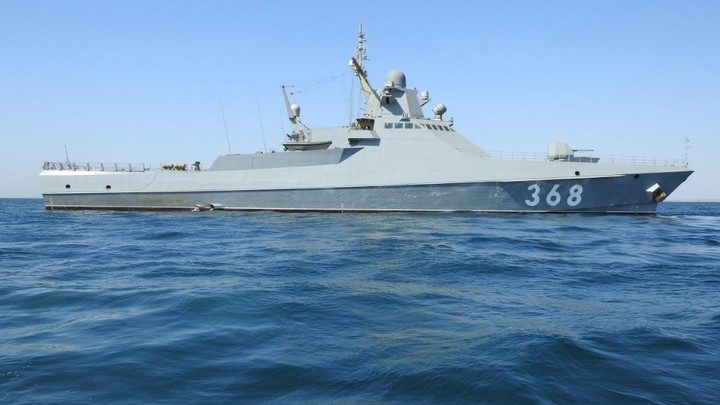 Русский корабль остановил сухогруз на пути в Измаил: Стреляли и поднимали вертолёт с десантом