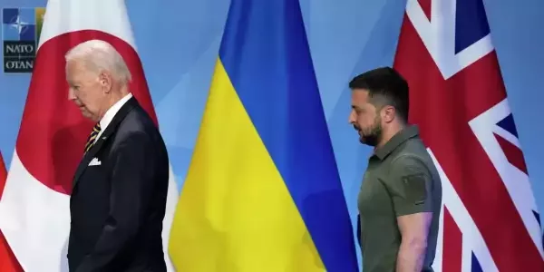 Отдайте, пока все сами не взяли! Запад торгует Украиной