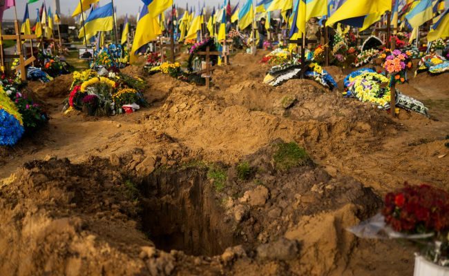 «А кто пляшет — тот убит»: Украина неумолимо становится одним огромным кладбищем
