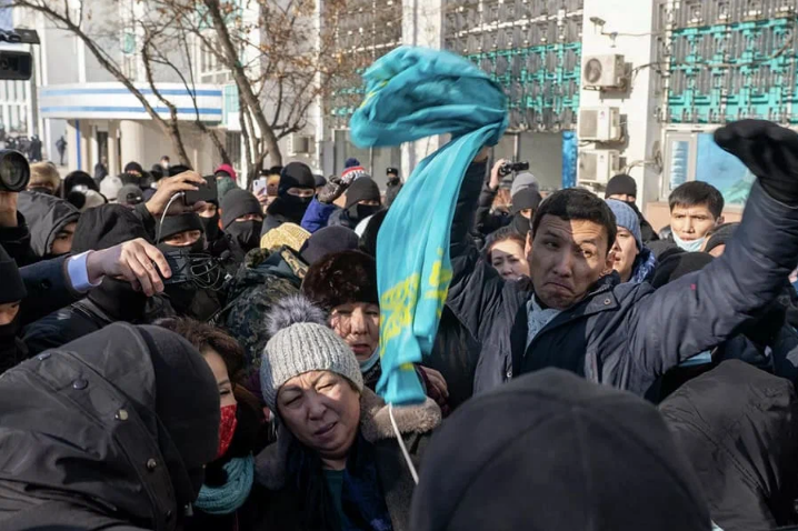 «Нам придется пойти войной»: казахи пришли в ярость от эффектного ответа РФ