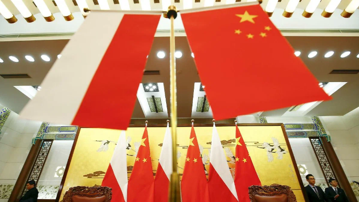 Варшава дорого заплатит за попытку шантажа: полякам напомнили, что Китай сделал с Литвой