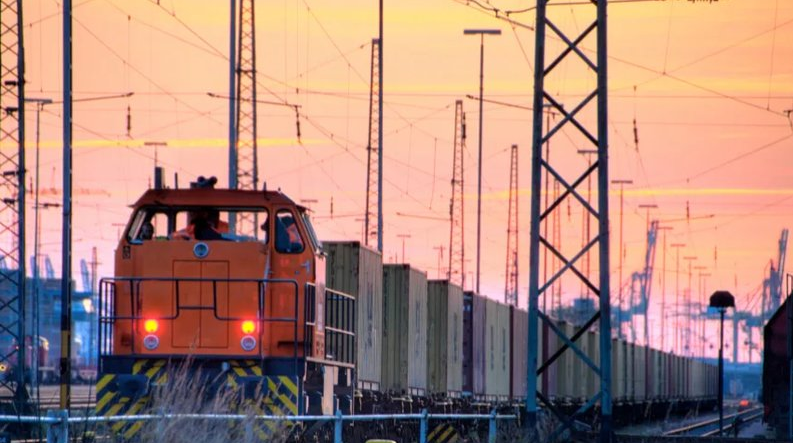 Гимн России и речь Путина парализовали движение поездов в Польше