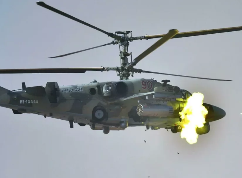 Уничтожают танки с 15-ти километров: Британская разведка поражена эффективностью вертолета Ка-52М