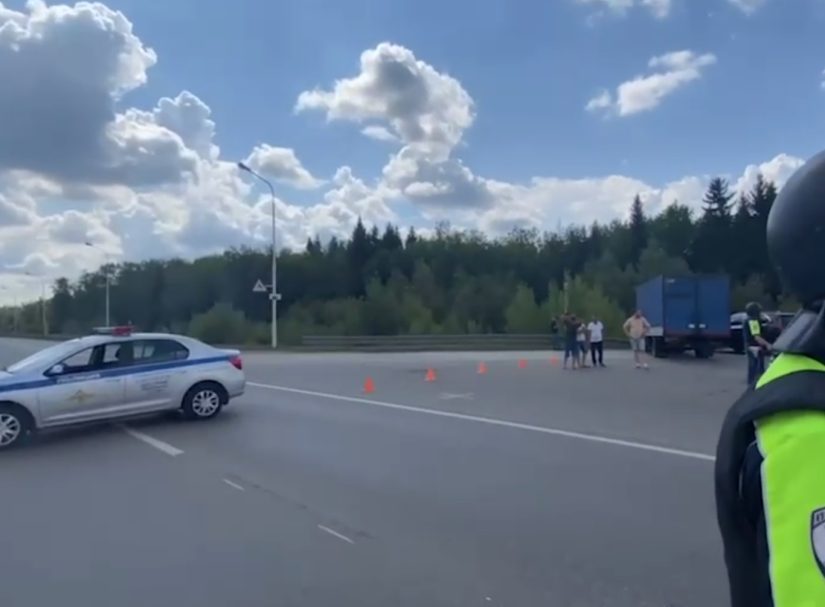 Сбежавший из-под стражи военный угрожает взорвать гранату на шоссе в Уфе и требует встречи с Хабировым