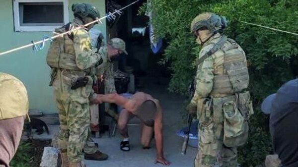 В Крыму арестовали «ждуна», угрожавшего спалить работника АЗС за кепку с буквой Z (видео)