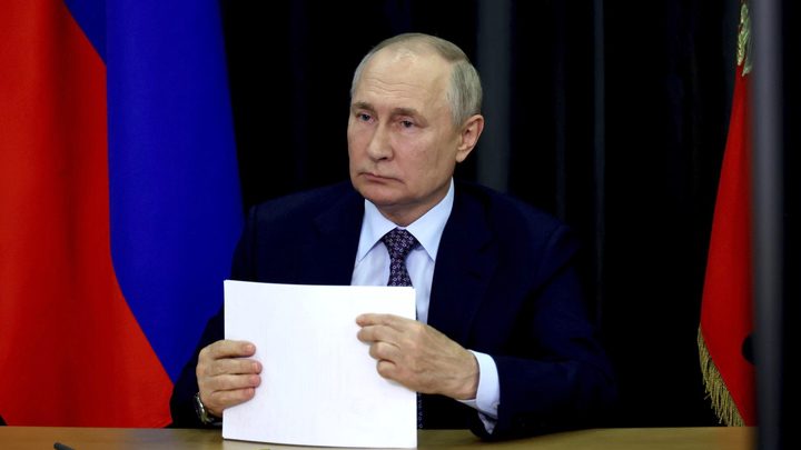 Что скрывается в "зелёных папочках" Путина: На предателей готовится досье