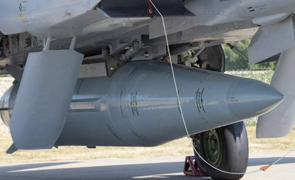 В НАТО пооткрывали рты от размеров тлеющей воронки: Су-34 запустил что-то страшнее «Кинжала»