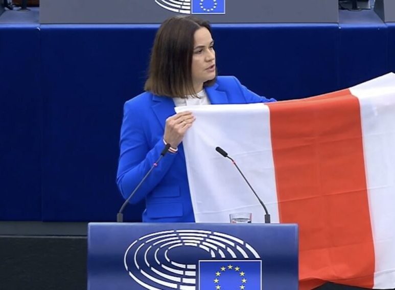 «Зачем Европарламенту понадобился дешёвый спектакль в исполнении сбежавшей преступницы?»