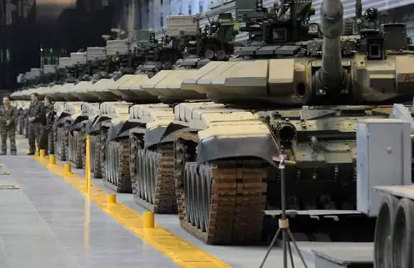 На Западе подняли панику: Тысячи русских танков готовятся намотать на гусеницы всю технику НАТО