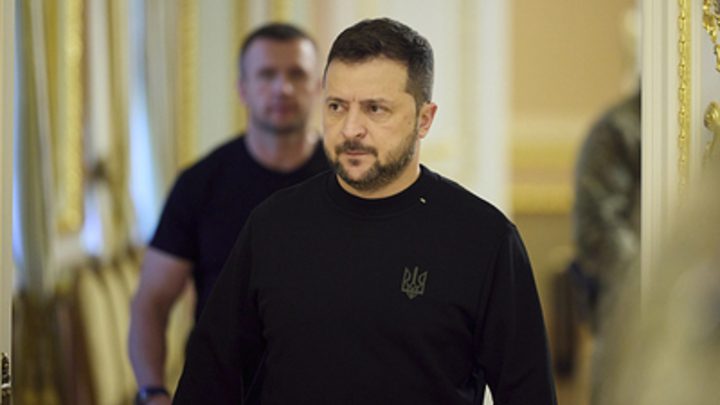 Зеленский спятил. Откровения советников президента Украины взорвали Сеть