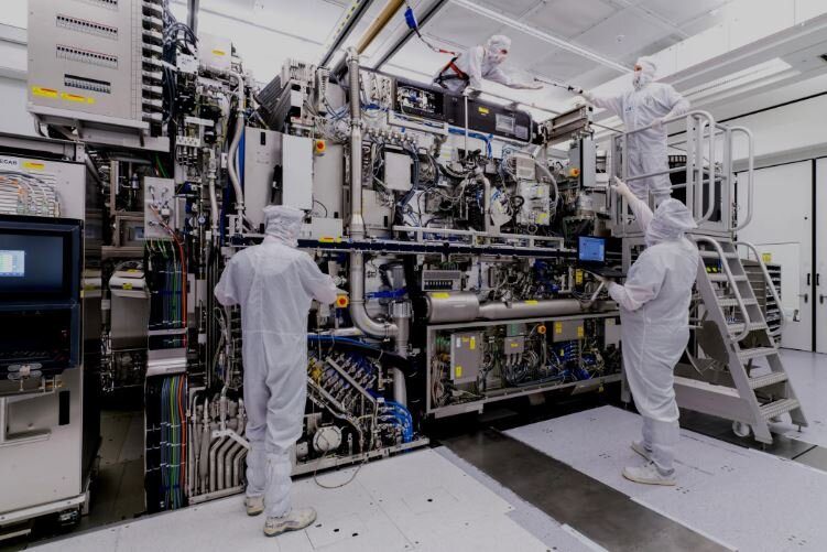 «Прорыв технологической блокады США»: российский литограф привел китайцев в восторг