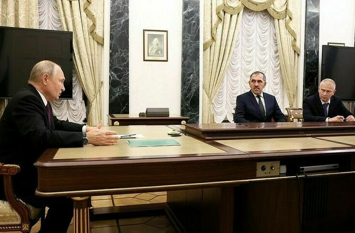 "Приказ получен, исполняйте": "Оркестр" официально возглавит новый шеф. Путин указал пальцем на встрече с командирами