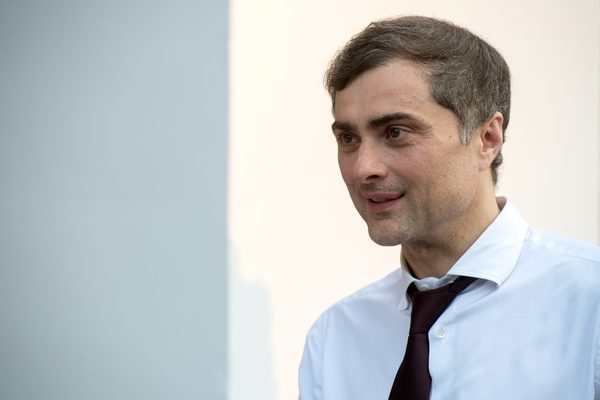 Коварный советник хуже предателя. Сурков пытается вернуться в игру?