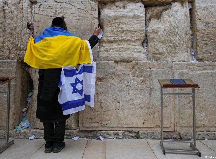 Два государства-спутника США — в огне