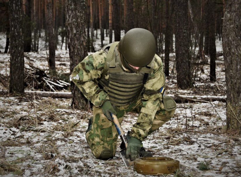 Киев признал, что ВСУ приходится голыми руками разминировать минные поля