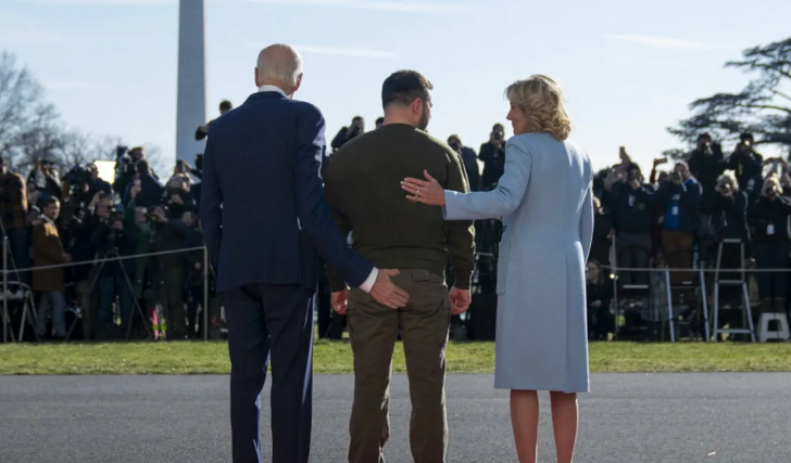 Вертолёт на крыше и "неприкосновенный" конвой посольства США: Как экс-комика будут эвакуировать от русских