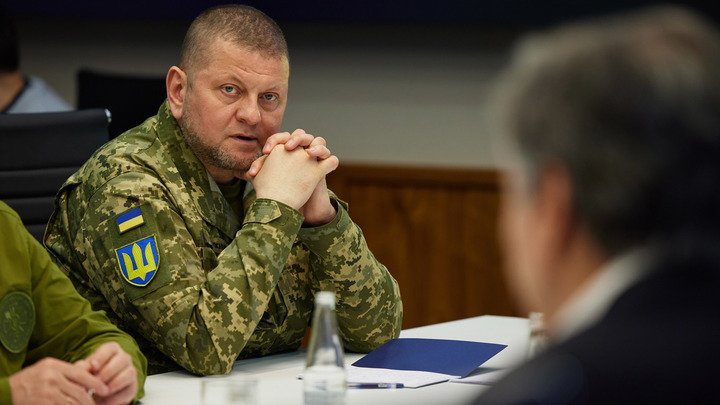 Залужный решил померяться силами с генералом Суровикиным. Неудобно получилось