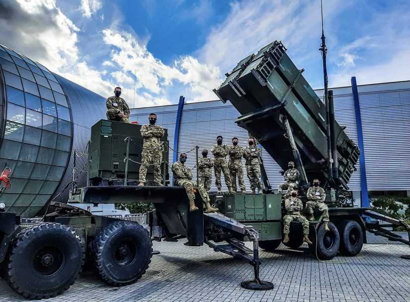 По секретной локации ударили тремя «Кинжалами» - минус один «Patriot», и весь личный состав НАТО отправился на покой