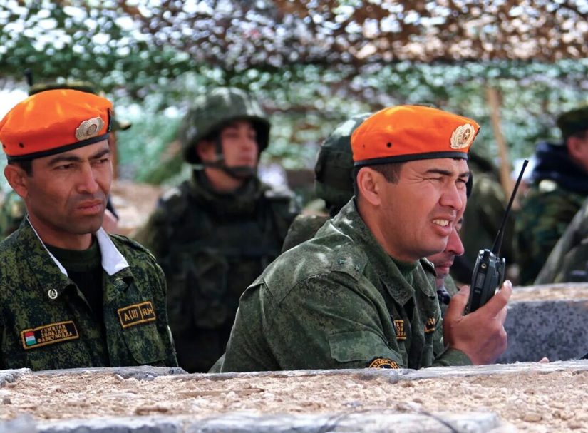 "Встанем горой за Россию". 2000 таджикских офицеров ждут приказа Путина присоединиться к Русской Армии