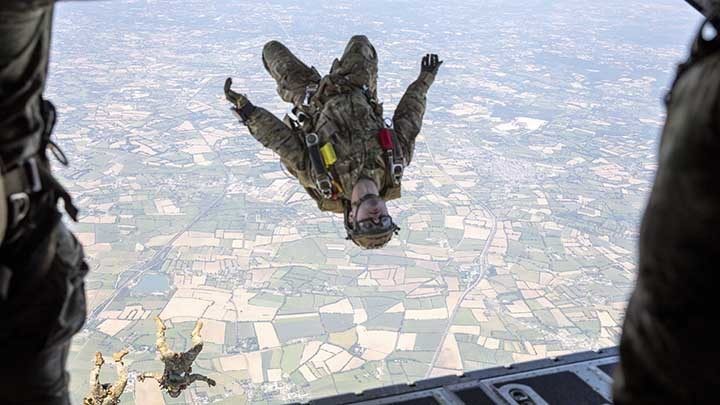 Макрон сказал: "Россия должна проиграть". Франция вступает в войну, в Киев везут сотни авиабомб