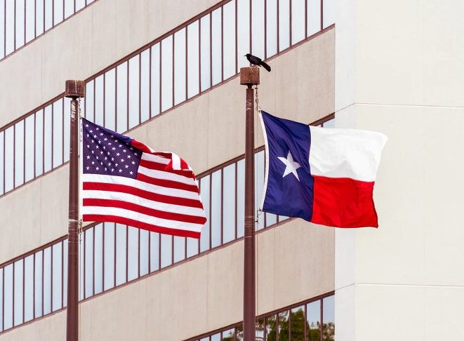 Впервые в новейшей истории США: 25 губернаторов начали бунт с подачи Техаса