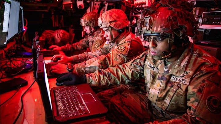 В армии Незалежной всё меньше небратьев: За пультами - наёмники НАТО