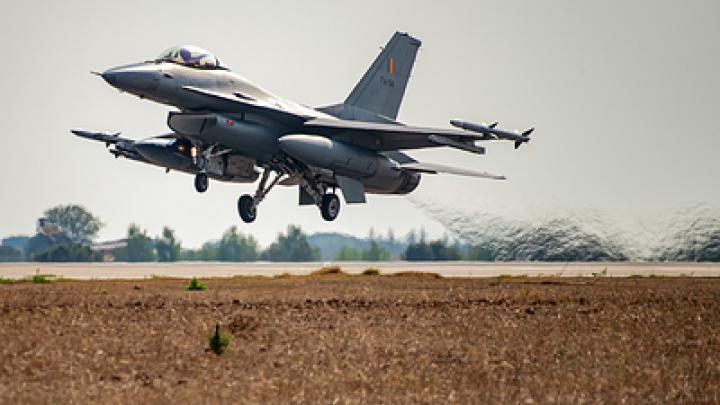 Русские попали под удар американских ракет, Британия ведёт разведку на Херсонщине, пилоты ВСУ завершают обучение на F-16