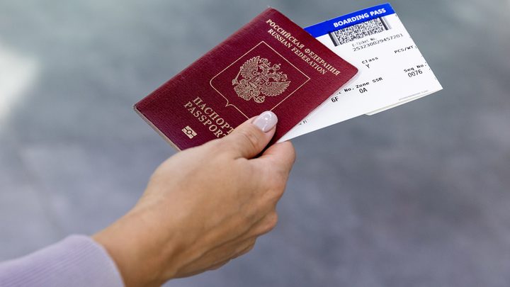 Элита «страны 404» переобулась и рвётся в Россию: «Первые уже пошли»