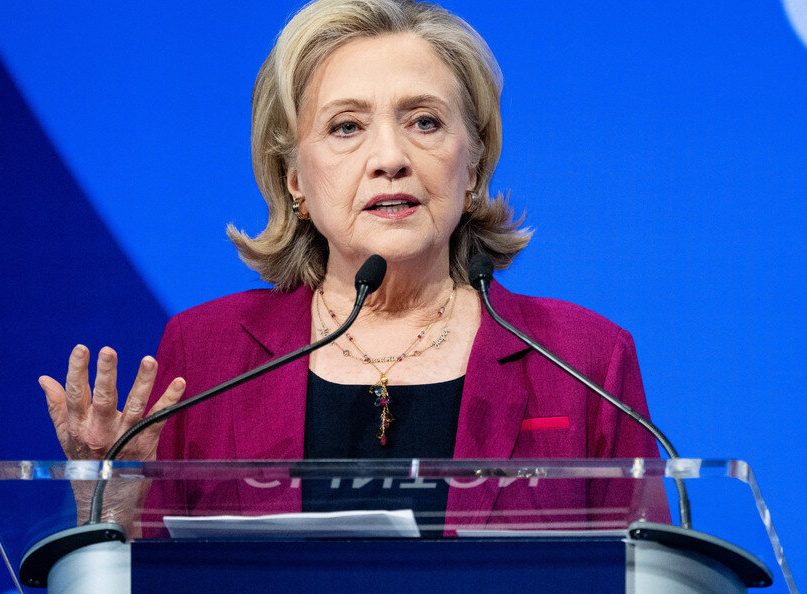 Хилари Клинтон прорвало после беседы Карлсона и Путина: Правда вышла наружу