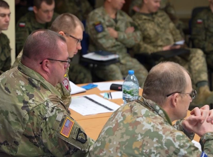 Бравада поляков, литовцев и украинцев под руководством США